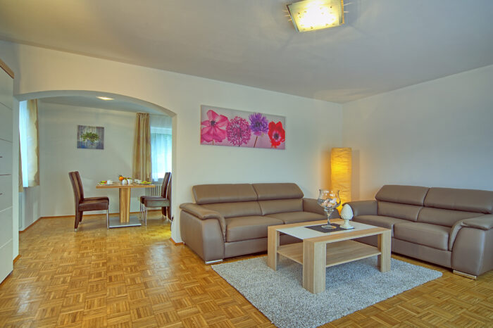 Bildergalerie 30 Alpenhotel Fischer, Ferienwohnung Watzmannblick, Wohnzimmer 2