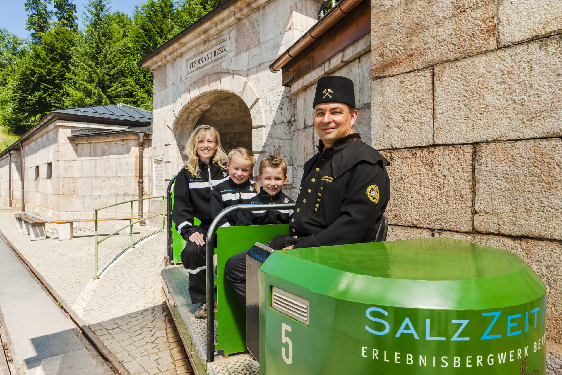 alpenhotel fischer ausflugsziele salzbergwerk berchtesgaden besucherbahn salzbergwerk berchtesgaden suedwestdeutsche salzwerke ag