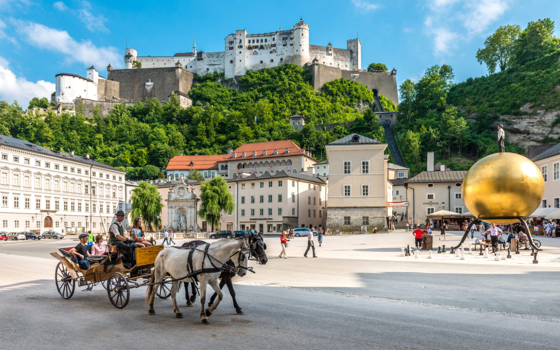 alpenhotel fischer ausflugsziele salzburg kapitelplatz mit festungsblick tourismus salzburg gmbh