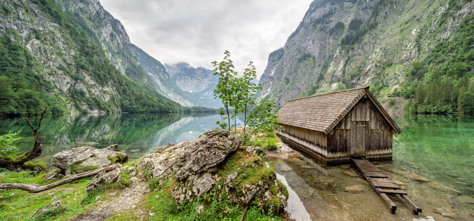 alpenhotel fischer berchtesgaden bootshaus am obersee avtg adobestock 326490025