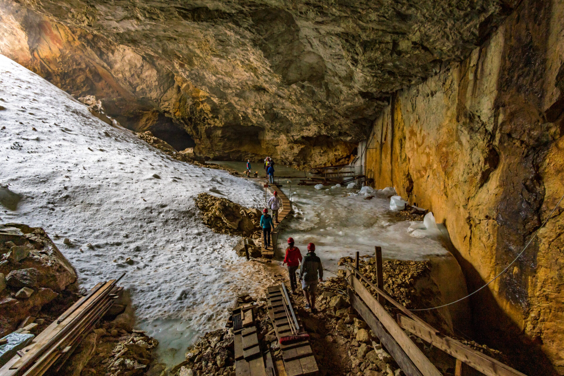 alpenhotel fischer berchtesgaden schellenberger eishoehle mindscapephotos adobestock 333103443