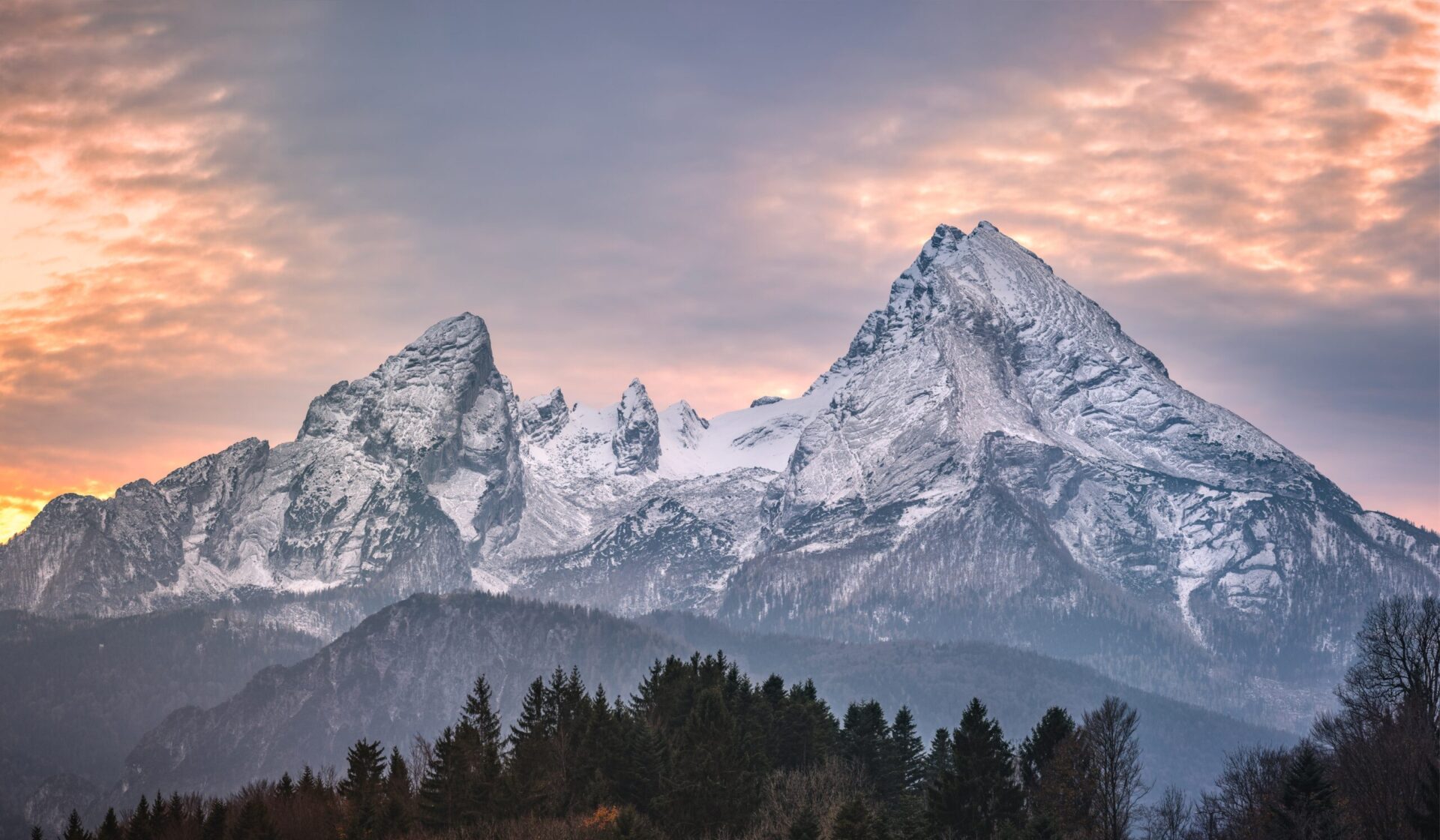 alpenhotel fischer berchtesgaden watzmann in der daemmerung2 andreas adobestock 266854242