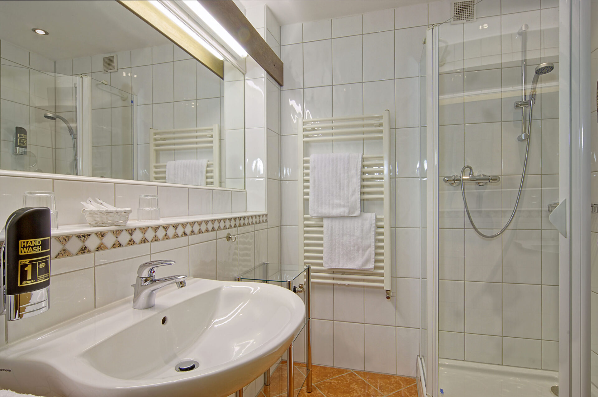 Alpenhotel Fischer, Doppelzimmer Gruenstein, Bad