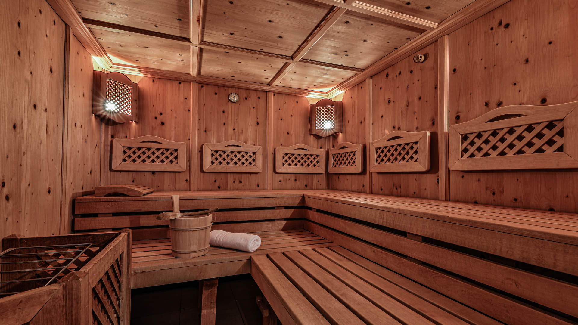 Alpen-Hotel-Fischer-in-Berchtesgaden-Watzmann-Spa-Finnische-Sauna