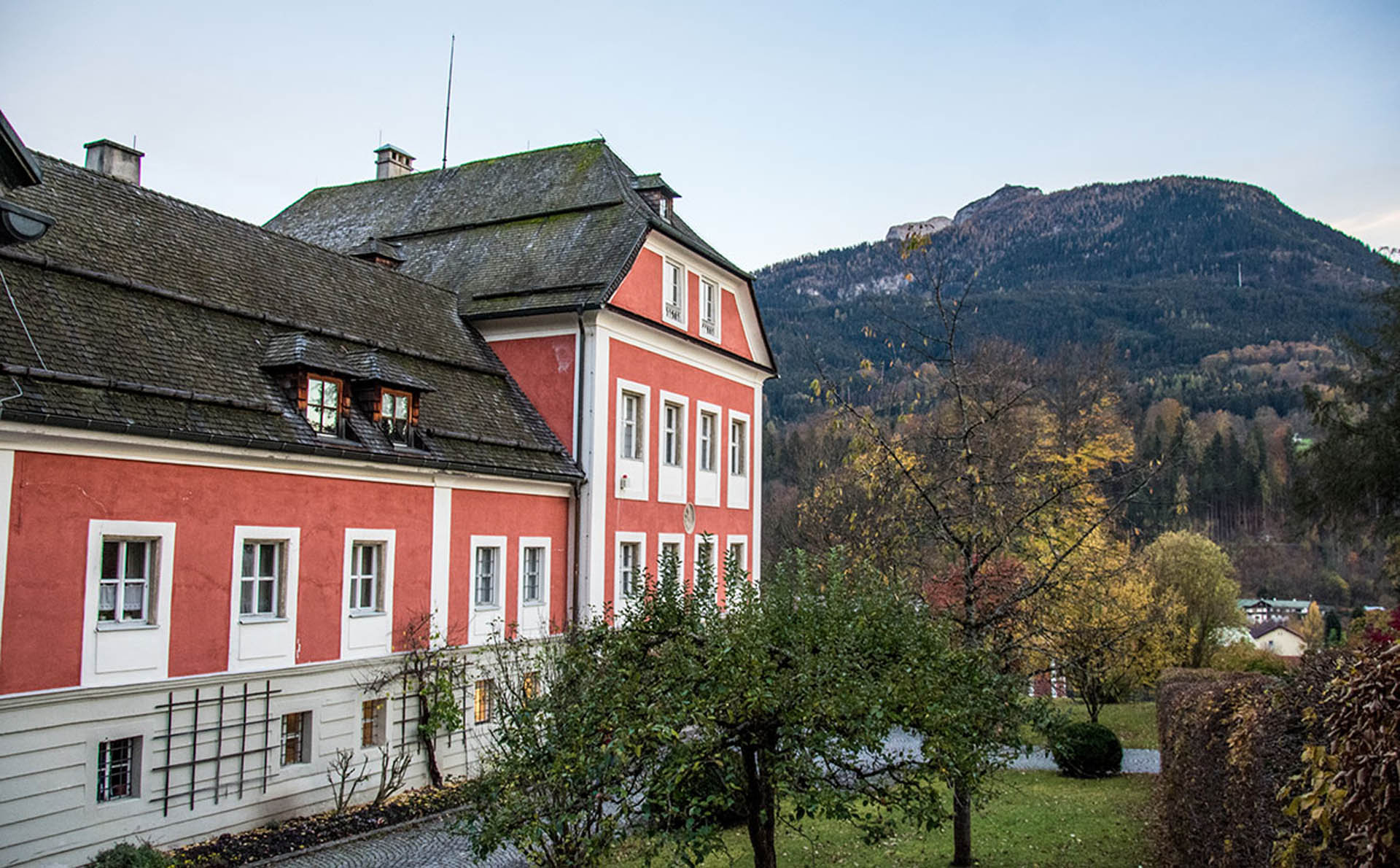Alpen-Hotel-Fischer-in-Berchtesgaden-Ausflugsziele-Heimatmuseum-Berchtesgaden Aussenansicht