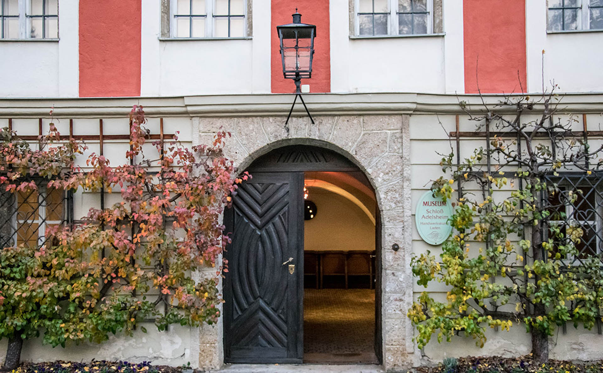 Alpen-Hotel-Fischer-in-Berchtesgaden-Ausflugsziele-Heimatmuseum-Berchtesgaden-Türe