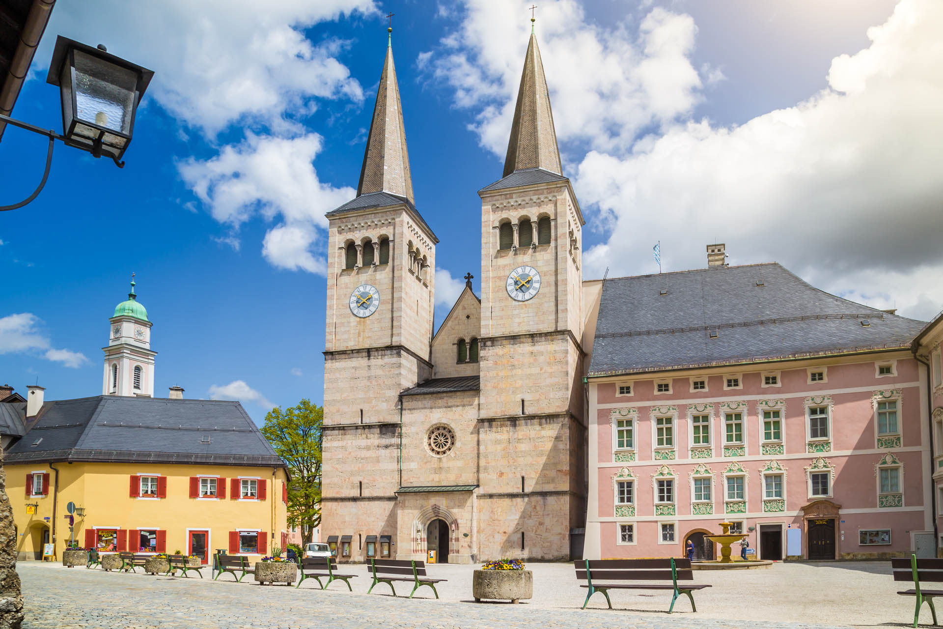 Alpen-Hotel-Fischer-in-Berchtesgaden-Ausflugsziele-Schloss-und-Kirche-Berchtesgaden