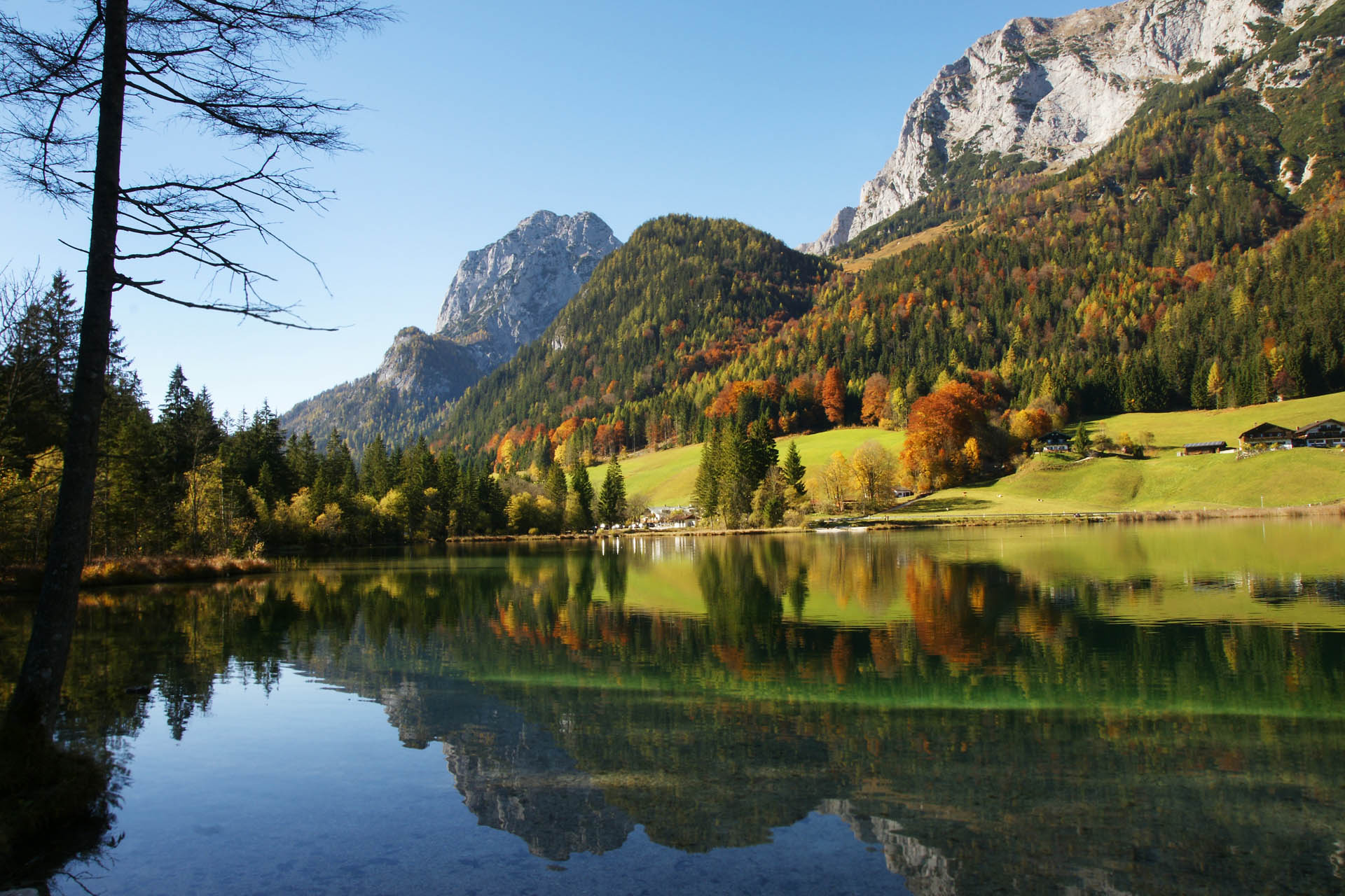 Alpen-Hotel-Fischer-in-Berchtsgaden-Blog-Hintersee-im-Herbst-Panorama