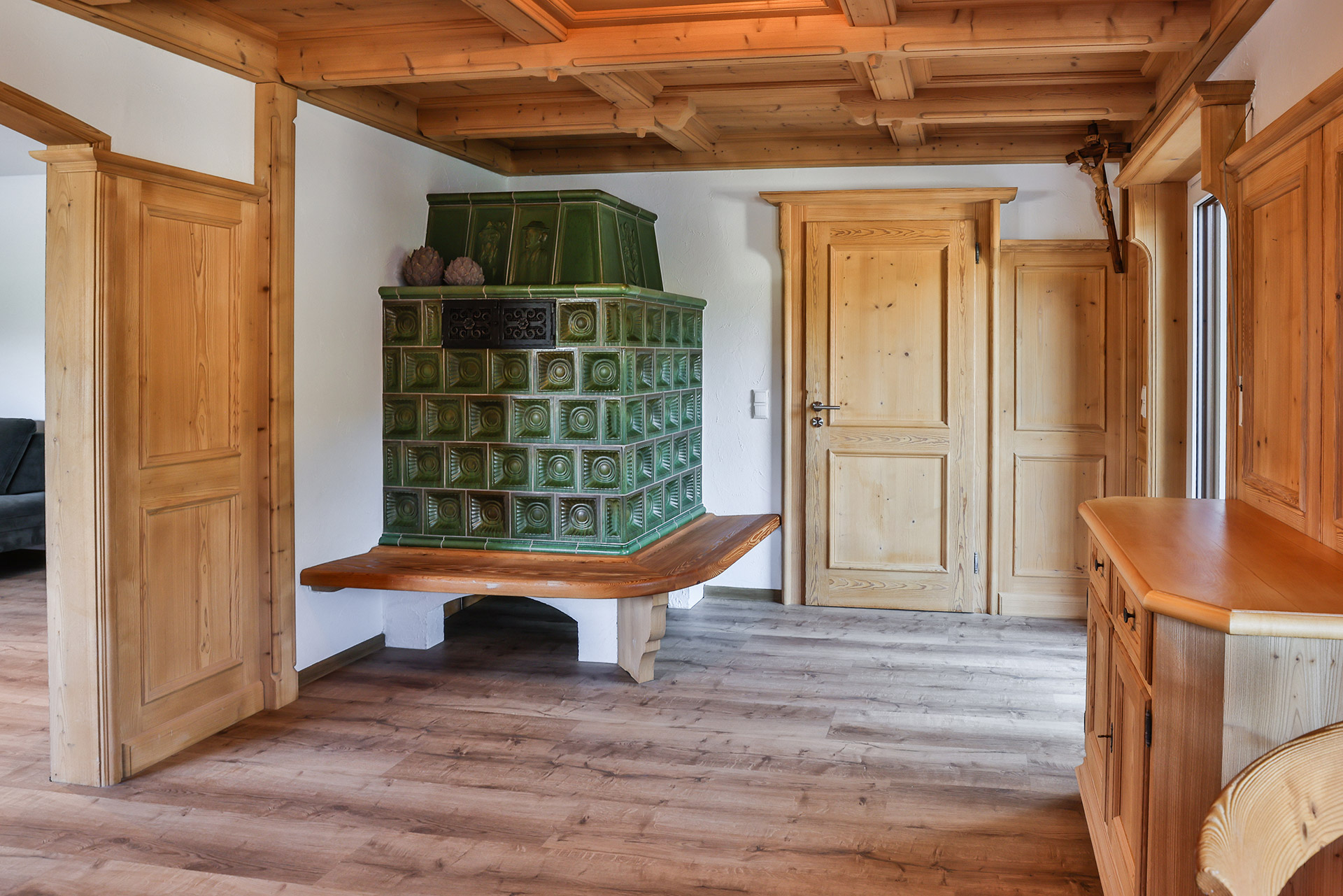 Kachelofen im alpenländischen Stil Ferienwohnung Hochkalter