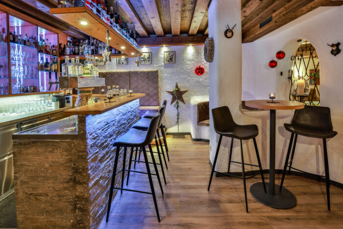 Gallery 49 Hotelbar im Alpenhotel Fischer im alpenländischen Stile